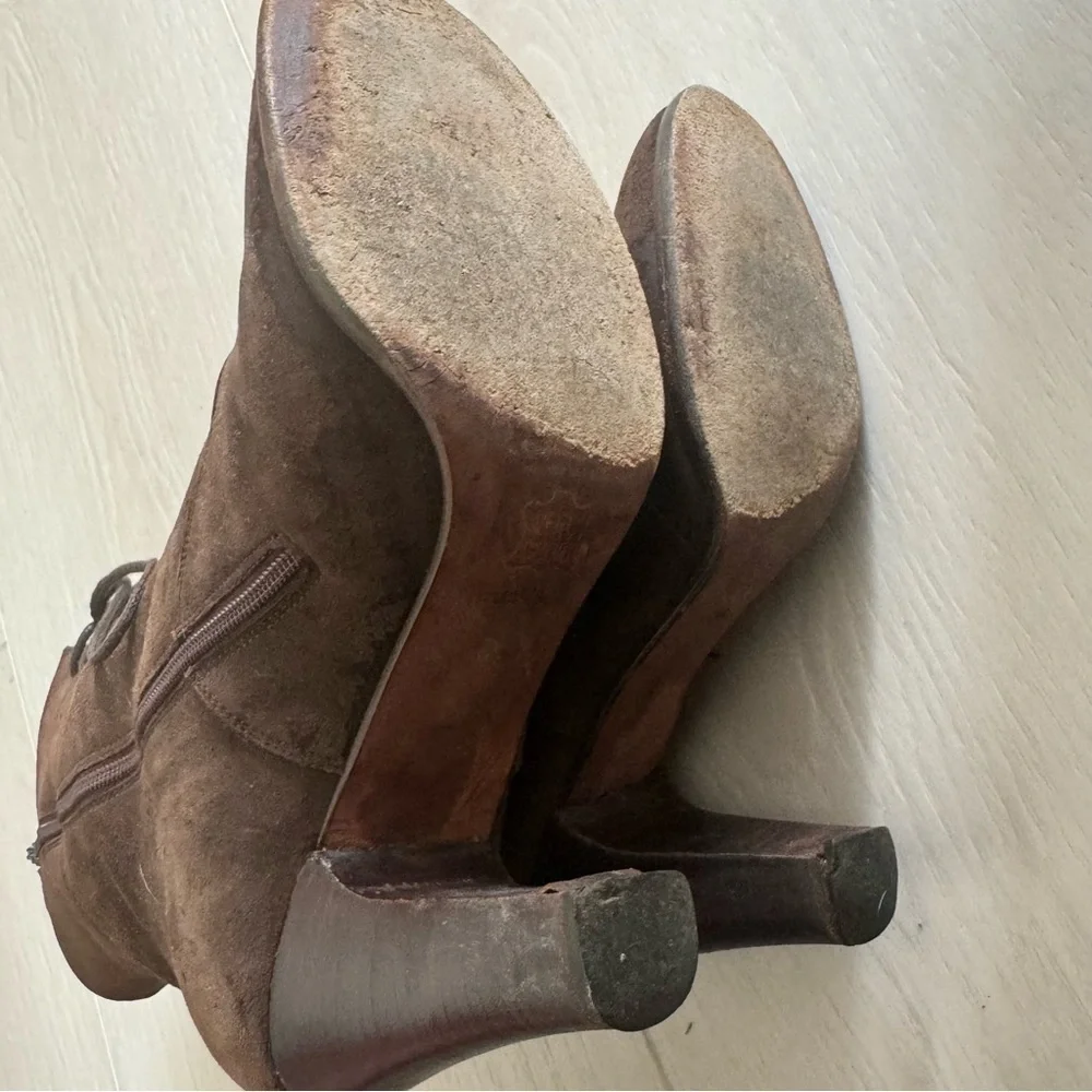 Vintage Varda Lace up Suede Booties Italian made